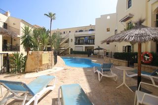Piso  Calle baria. Amplio apartamento en esquina con piscina comunitaria a 400 metr