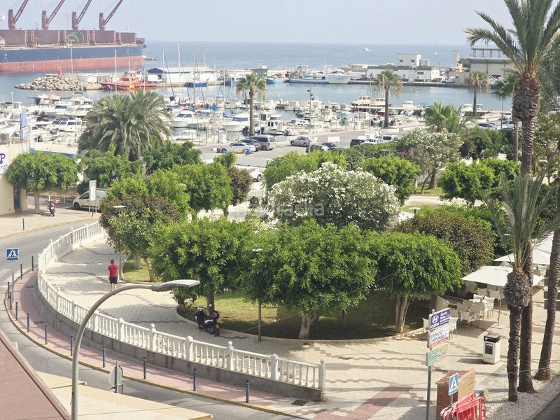 Foto c4170745-6735-4c13-b92a-c3ed8081bcbe. Pis a malecon a puerto de Garrucha Garrucha