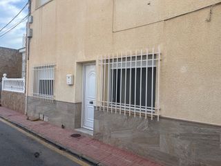 Pis  Nueva 74. Piso de 3 dormitorios a 300 m de la playa en garrucha