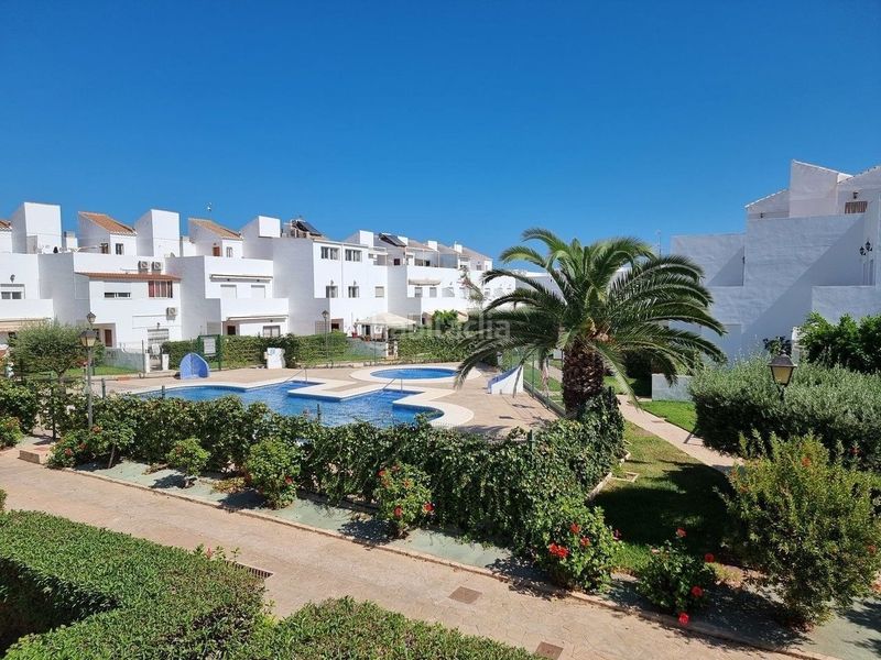 Foto dddcd3bf-cc22-43f1-ac70-44cb9fdef2e3. Casa adossada amb piscina a Las Marinas - Pueblo Laguna Vera