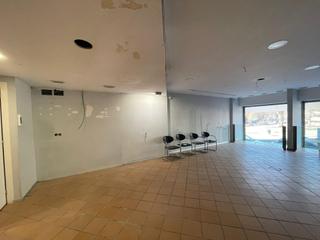 Local commercial  Calle roger de flor. Local en venta en granollers