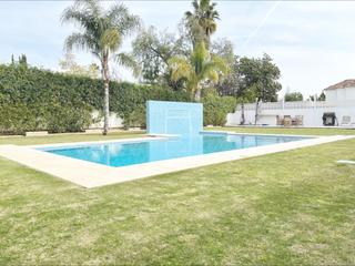 Xalet a Huerta Belón - Calvario. Villa a la venta en marbella