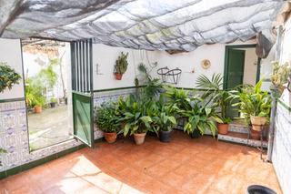 Casa a Alameda. Casa con gran patio en alameda