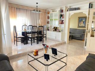 Appartement  Calle conde de aranda. Amplio piso en aguilas centro
