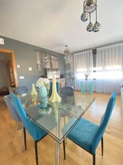 Appartement à Calle papa juan pablo ii 1. Espectacular piso reformado en las delicias