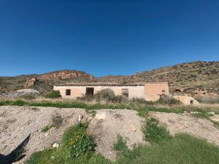 Fondo rustico in Águilas. Parcelen el peña rubia de tres hectáreas con casa en escritura 1