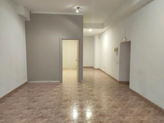 Location Local commercial à Carrer de pàdua 31. Local para despacho/oficina en zona centro