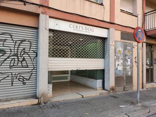 Local Comercial en Carrer de l'ncora 2. Local con patio cerca rambla de la pau (posibilidad uso vivienda