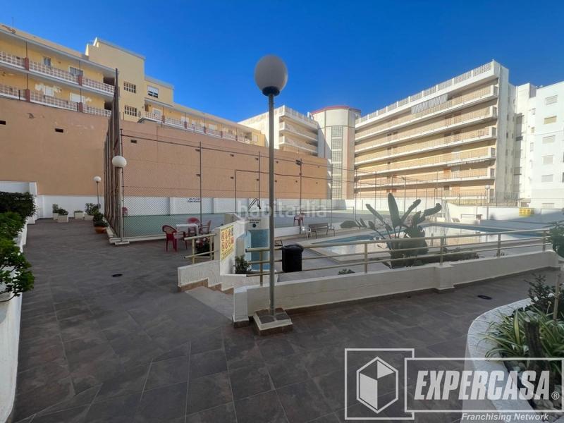 Foto 9d9cd3e0-ee98-4d1e-b112-11f88f5d9f32. Etagenwohnung mit parking pool in El Perellonet Valencia