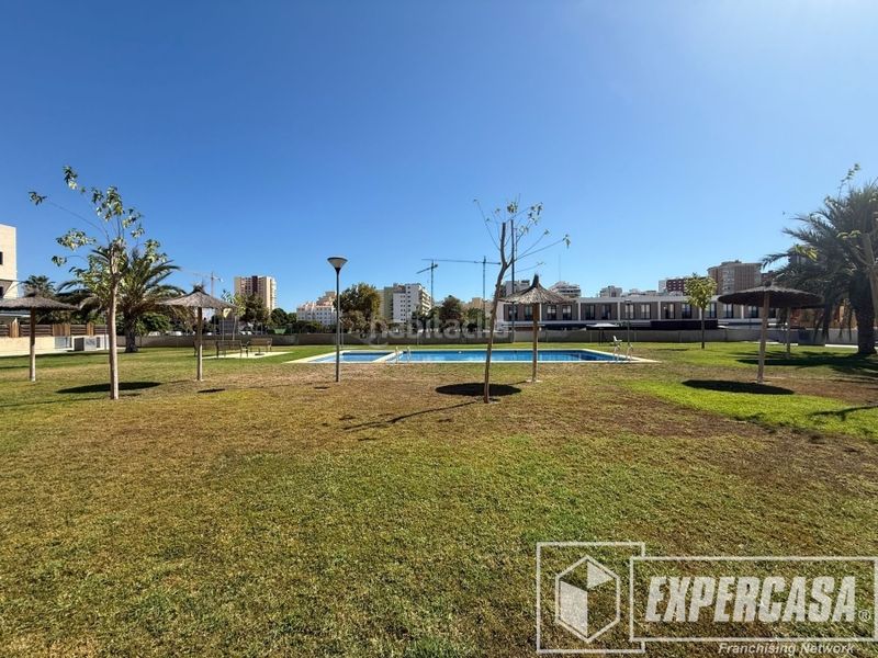 Foto f1e3b1ab-95a8-4bc4-b4cf-4c46023c51c8. Casa amb aparcament a Platja de la Pobla de Farnals Pobla de Farnals (la)