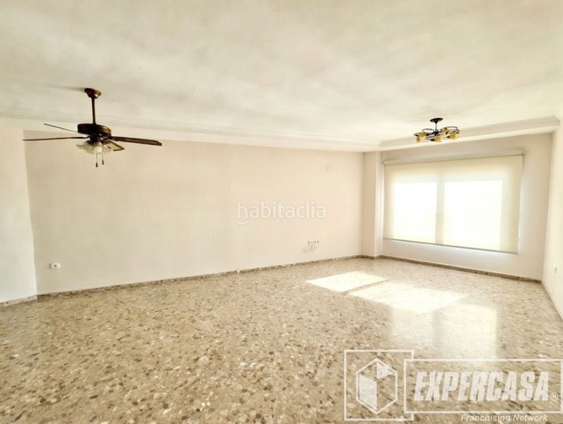 Foto 610c80dc-28ad-49ef-8ba0-bfb7049b50ea. Pis amb aparcament a Benimàmet Valencia