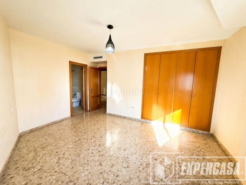 Foto 8703ab33-17b1-4b34-9fbb-382d4b0e7858. Pis amb aparcament a Benimàmet Valencia