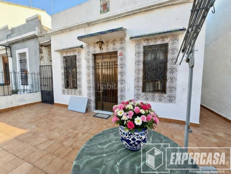 Foto 4001711f-170d-494f-ac79-74a47f66f988. Casa amb aparcament a Benimàmet Valencia