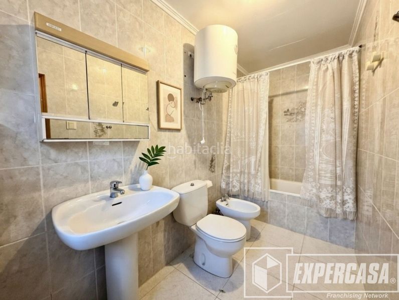 Foto 4bf1ce88-82cf-47e5-8983-424cb1218ca1. Casa amb aparcament a Benimàmet Valencia