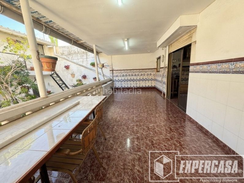 Foto 74fca971-3ff5-4569-8a87-6b28adbdf42e. Casa amb aparcament a Benimàmet Valencia