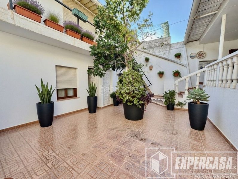 Foto b68b66d1-4702-4cac-8d58-e4d3422de867. Casa amb aparcament a Benimàmet Valencia