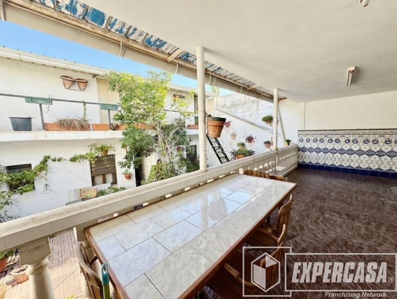 Foto b776fde7-5d89-4df6-ae94-f8852f5a877a. Casa amb aparcament a Benimàmet Valencia