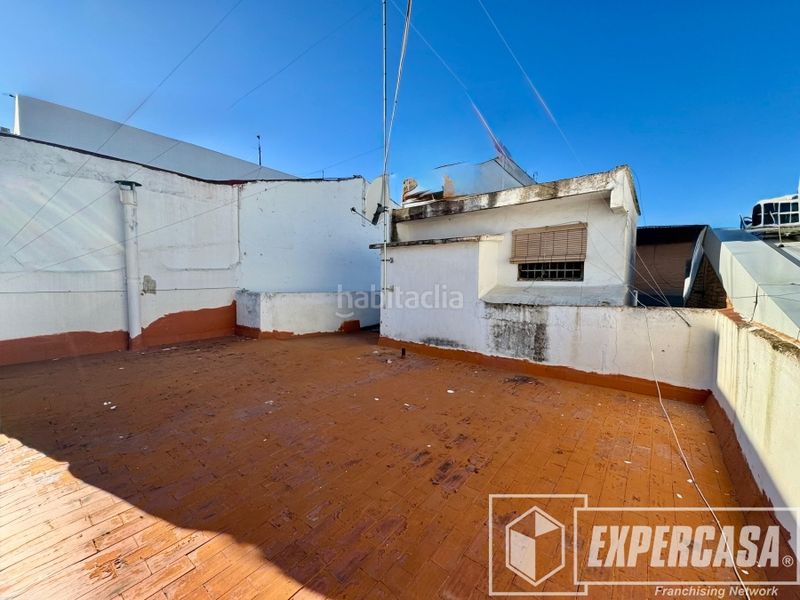 Foto d99f26b0-abf5-4bd3-a1bc-806ac9fbc95e. Casa amb aparcament a Benimàmet Valencia