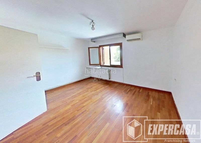 Foto d709f125-ab47-41b7-aa42-81f89e0ac800. Masia a Centro Bétera