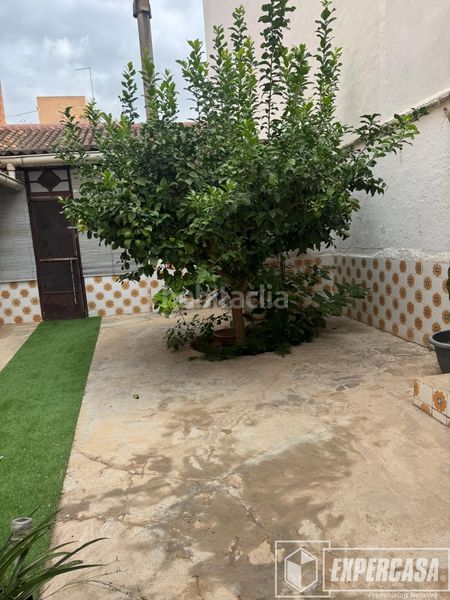 Foto c735eee8-ad3d-4bdb-a0a7-7d66cb926f63. Casa amb aparcament a Albal