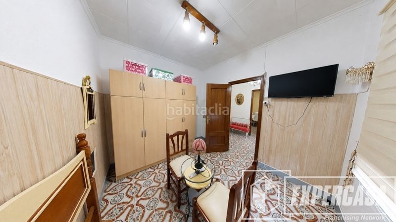 Foto ef8f3a48-a4f9-44cc-b93a-8b0a20b2928f. Casa amb aparcament a Albal