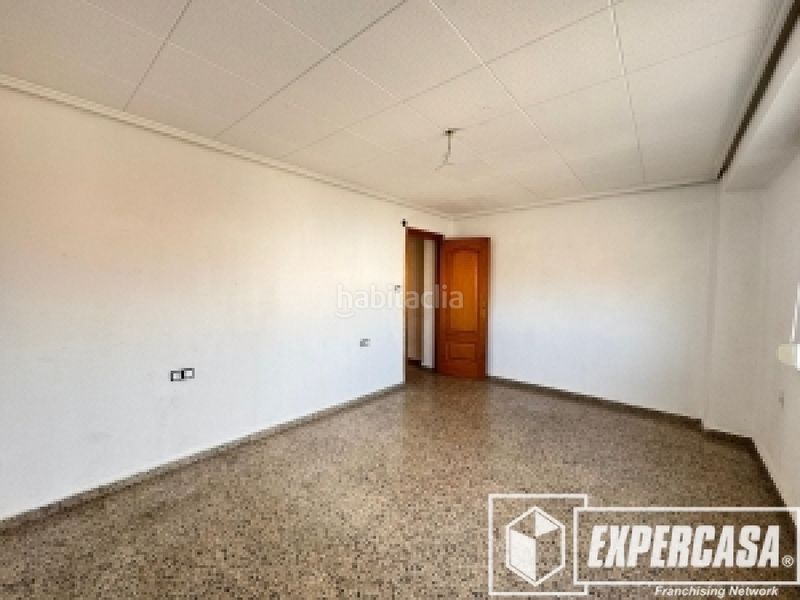 Foto dcef1f4f-b53f-4372-af6e-013f78585907. Pis a Albal