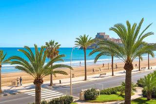 Lloguer Apartament a Avinguda del papa luna 11. Idealmente situado, piscina y parking