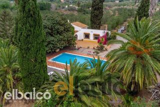 Casale in Carretera d'alcover 18. Vivir con calma y carácter masía mediterránea con finca privada