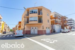 Maison  Calle de l'ebre. Torreforta  edificio con 3 viviendas independientes entre sí