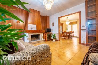 Chalet in Ramon canto 12. Chalet independiente en montblanc, con 244 m2, 8 habitaciones y