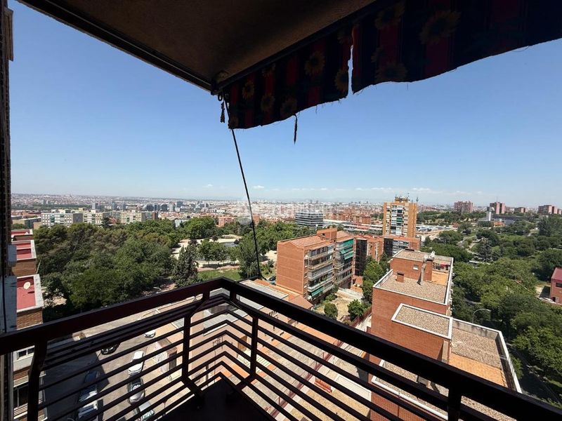 Foto d54398f0-a387-4956-8039-9935a6e6f468. Pis a Palomeras Bajas Madrid