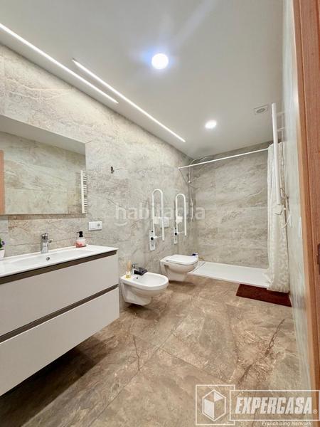 Foto f42e1d5b-284e-4f88-b25a-5a3d87cfa7a7. Appartement avec chauffage dans Barrio Benicalap Valencia