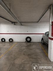 Aparcament cotxe a El Castell