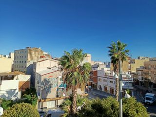 Pis a Plaça de la constitució 7. Piso céntrico puerto