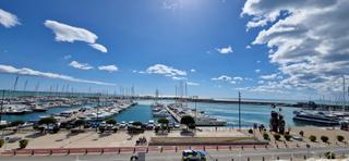 Apartament a Carrer del consolat de mar 66. Frente al puerto
