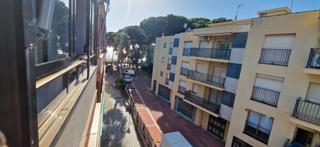 Apartamento en Avinguda de la diputaci 74. 1 linea de playa