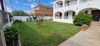 Chalet en Carrer caravel·la 10. Casa individual con piscina