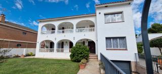 Chalet in Carrer caravel·la 10. Casa individual con piscina