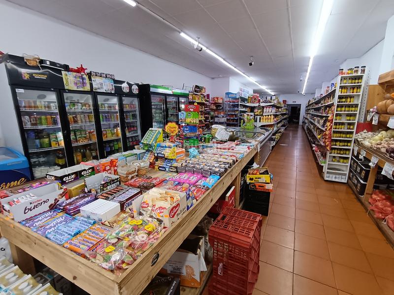 Foto 52c0d0b3-69b3-4242-83a1-14b6273d494c. Local comercial a La Salut Badalona