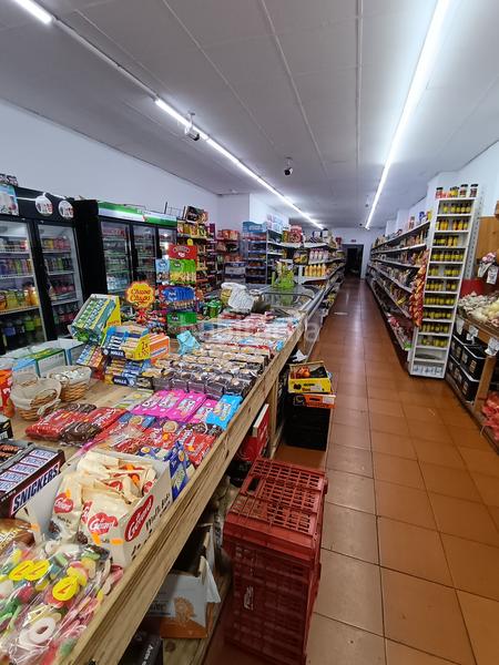 Foto b87fc532-b06c-4911-8a40-cd67166516f2. Local comercial a La Salut Badalona