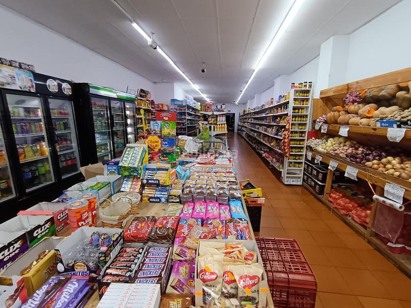 Foto d8d1eb72-dbfd-4627-a553-5954ed93f9fc. Local comercial a La Salut Badalona