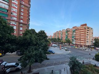 Pis  Avinguda del doctor bassols. Piso exterior con ascensor y balcón