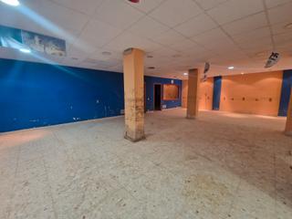 Local Comercial en Carrer Antonio Machado