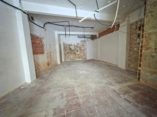 Location Local commercial  Carrer constitució. Local en alquiler