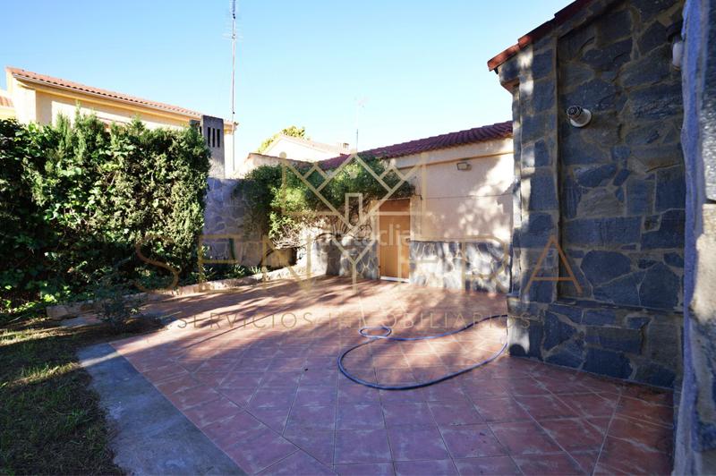 Foto 20a228d5-8176-4492-82cd-554b84bd6bf8. Chalet with parking in San Antonio de Benagéber