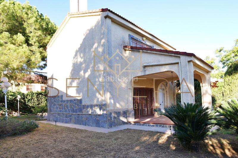 Foto 5cabeef1-7cef-44f7-8a4c-afc63729938c. Chalet with parking in San Antonio de Benagéber