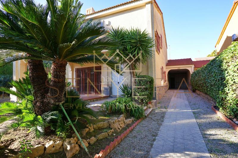 Foto 77d1d9a5-60b2-444c-8c97-d8056dca2243. Chalet with parking in San Antonio de Benagéber