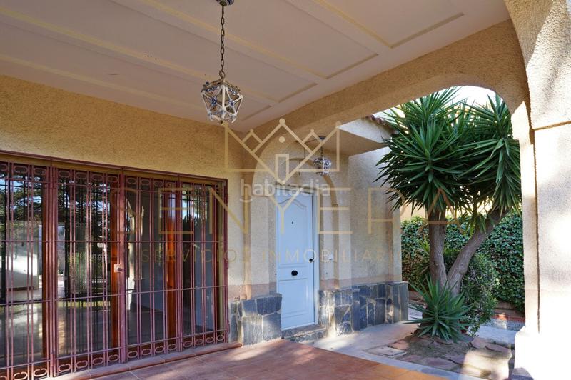 Foto fa473f59-9fab-4765-bcc2-afe57d5555f1. Chalet with parking in San Antonio de Benagéber