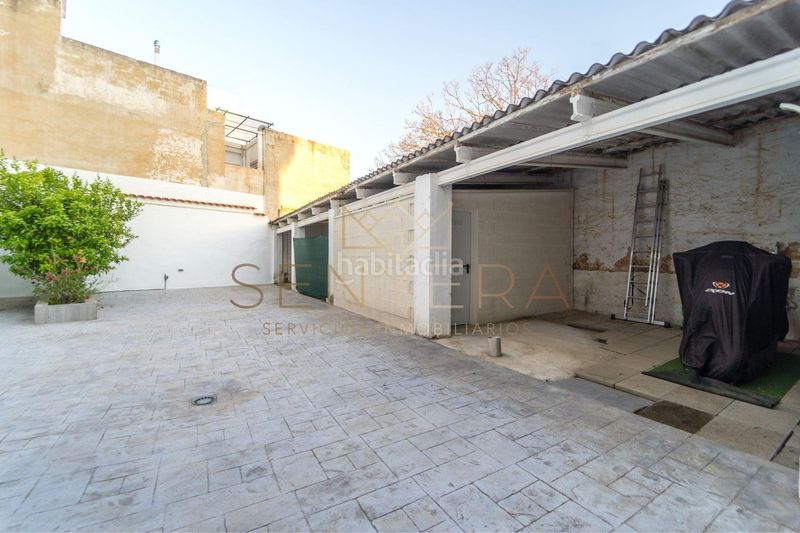 Foto d7dc020c-6a69-41a5-9a2c-bee6be0ea96a. Edificio en Picassent