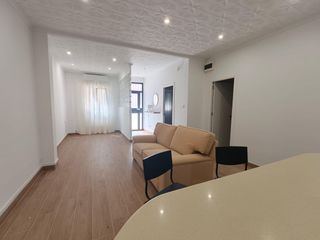 Pis  Calle calle poeta llorente. Bajo vivienda
